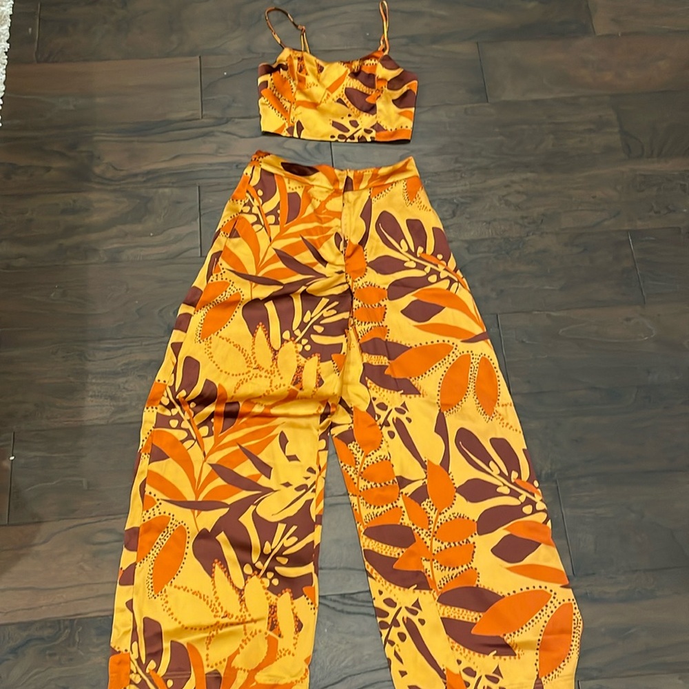 NWOT House of Harlow Satin 2 Piece Set
